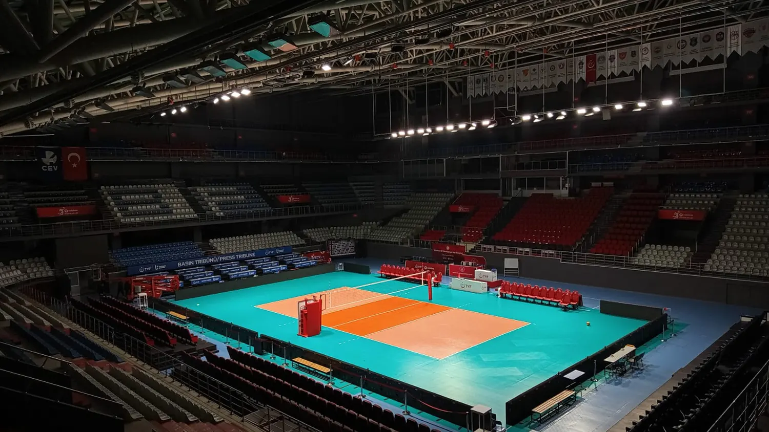 burhan-felek-voleybol-salonu-2