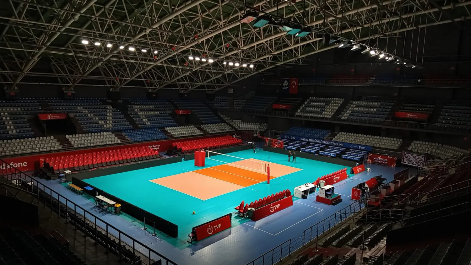 burhan-felek-voleybol-salonu-3